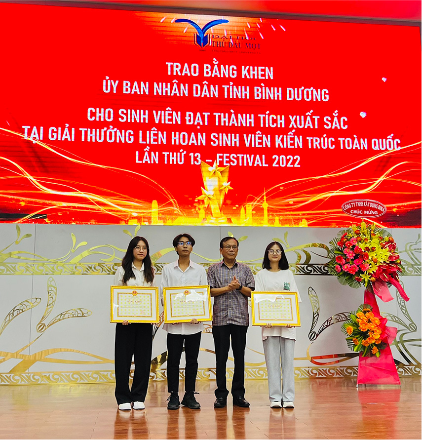chao-don-tan-sinh-vien-va-trao-thuong-cho-cac-tai-nang-nha-kien-2